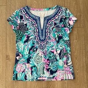 Lilly Pulitzer Alora Short Sleeve Top in Vibrant Pattern, size XS